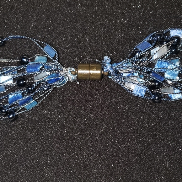💘3 for $10💘 Blue and Black Hand beaded necklace - Picture 4 of 4